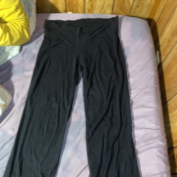 Black bell bottom leggings - Picture 2 of 5